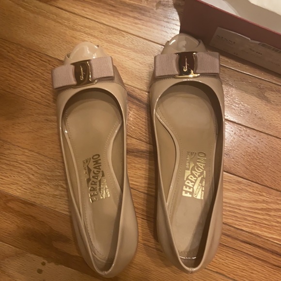 Bisque patent calf leather Sissi wedges - Picture 10 of 12